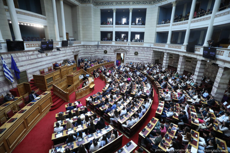 Βουλή: Ψηφίστηκε με συντριπτική πλειοψηφία το νομοσχέδιο για τους δικηγόρους